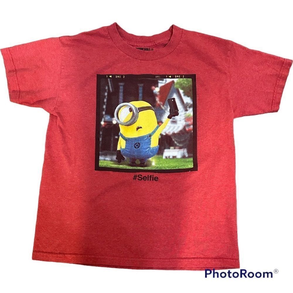 🌼🌼Despicable Me Selfie boys t-shirt preowned 10/12🌼🌼